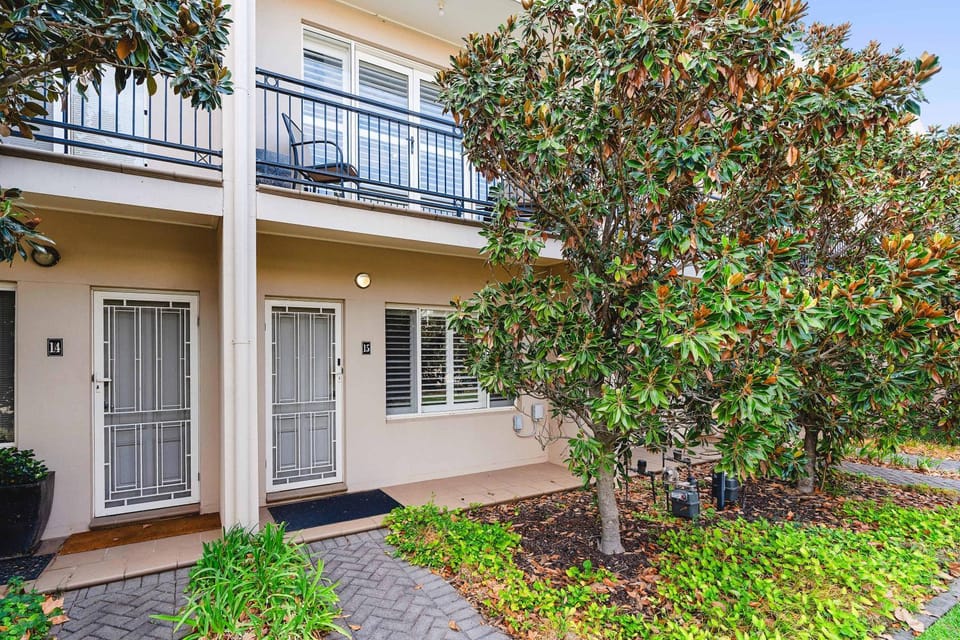Travers Townhouse - Close to CBD, Gated Community Apartment in North Wagga Wagga