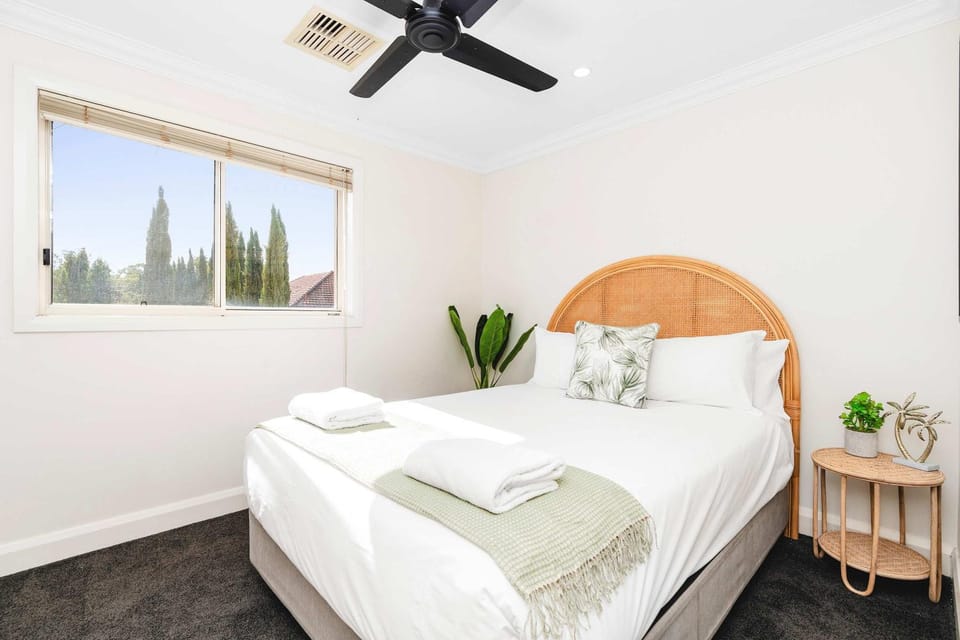 Travers Townhouse - Close to CBD, Gated Community Apartment in North Wagga Wagga