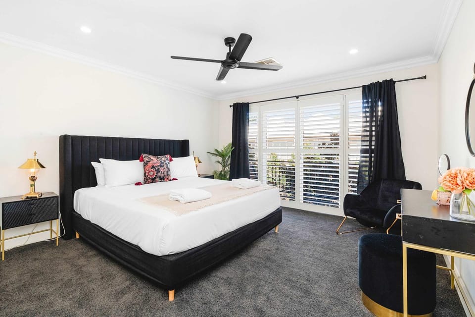 Travers Townhouse - Close to CBD, Gated Community Apartment in North Wagga Wagga
