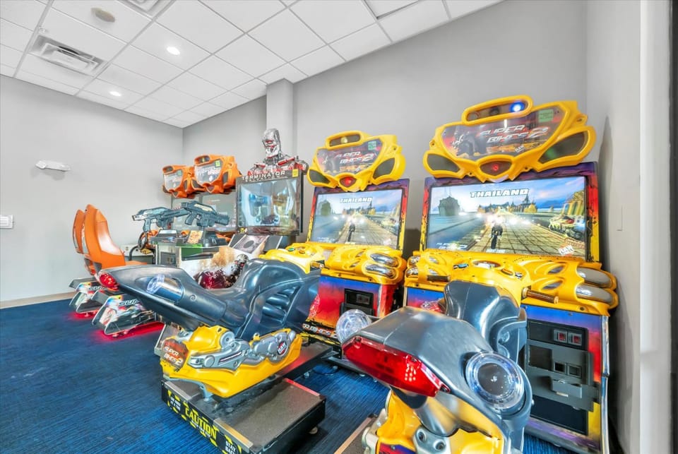 Resort 10 Mins to Disney & NO Resort Fees Sleeps 8 House in Orlando