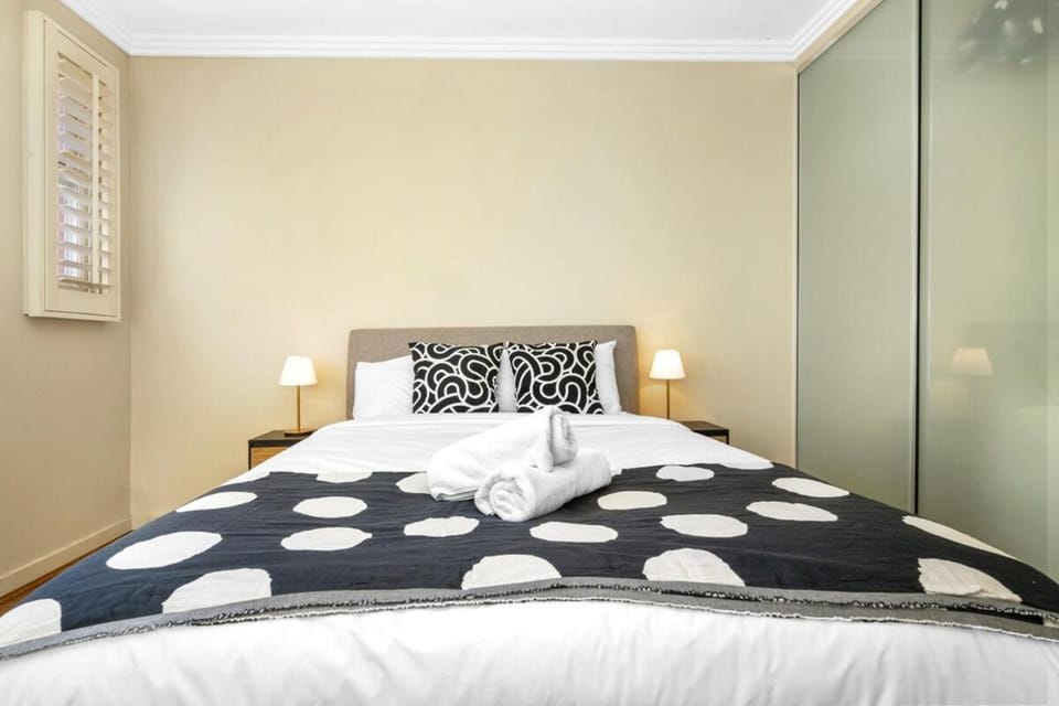 Family 3BR 2-level Home at Central Chatswood House in Sydney
