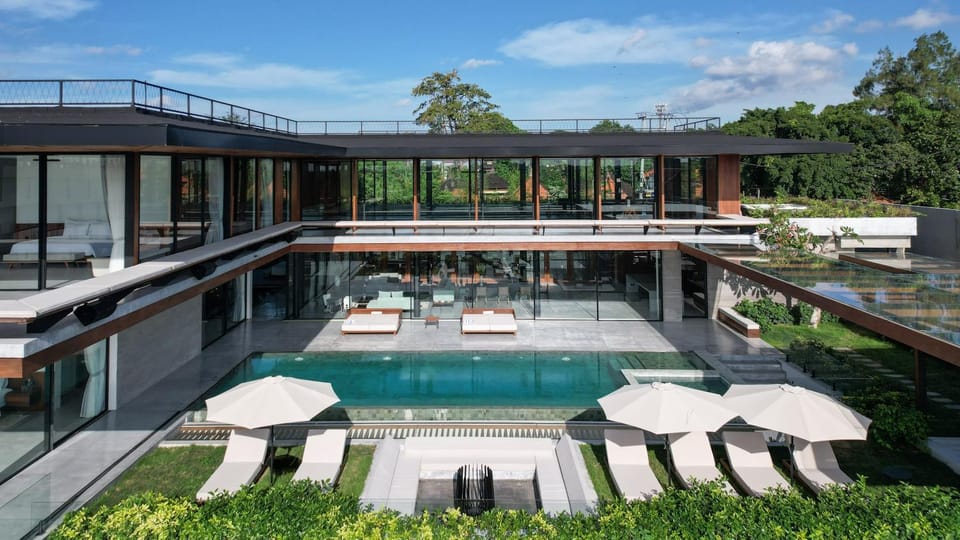 Property building, Day, Garden, View (from property/room), Balcony/Terrace, Seating area, Garden view, Pool view, Swimming pool