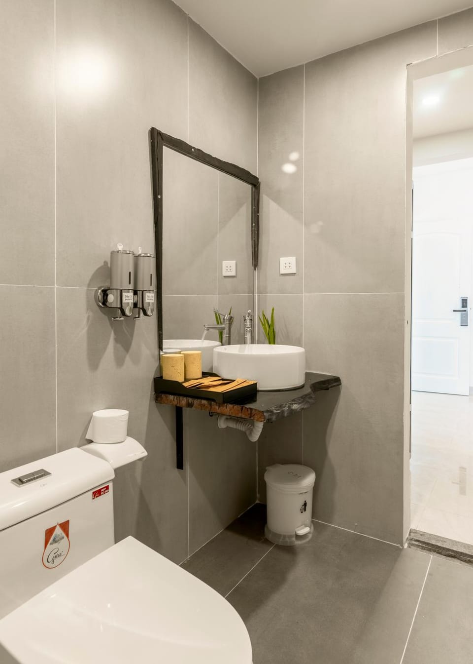 Shower, Toilet, Bathroom, Bath, towels