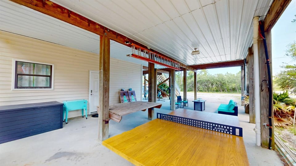 Newly Refreshed Home Steps to Shore Dogs OK House in Alabama