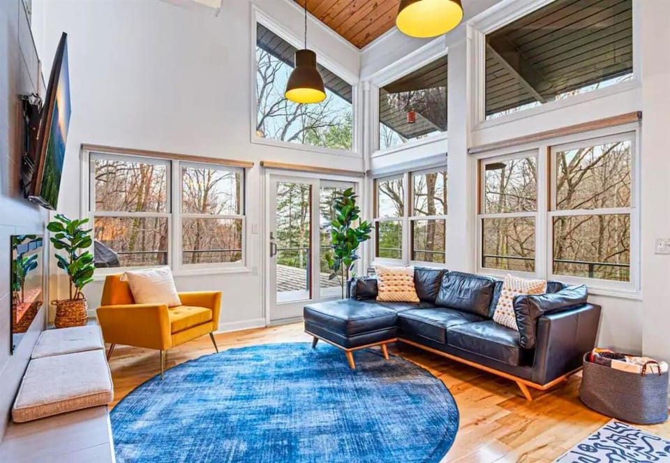 Luxury 4BR Mtn Retreat Hot Tub, Nintendo Switch House in Waynesville