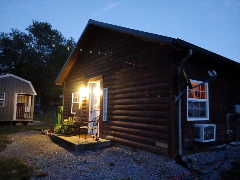 Authentic Sioux-Style Tipi Campground with Shared Kitchen Near Campbellsville and Green River Lake, Kentucky House in Kentucky