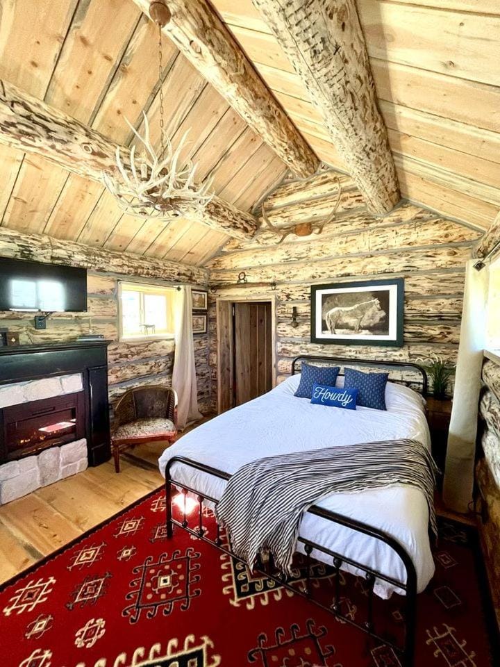 Serene Western Cabin with 23 Private Acres & Stargazing Near Zion National Park, Mount Carmel, Utah Cabin in Mount Carmel
