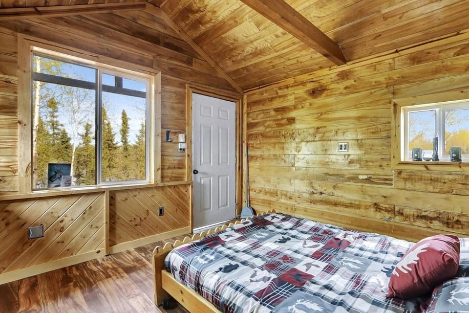 Relaxing Rustic Cabin Retreat, Dry Cabin Experience And Year Round Fishing Fun in Houston, Alaska Cabin in Big Lake