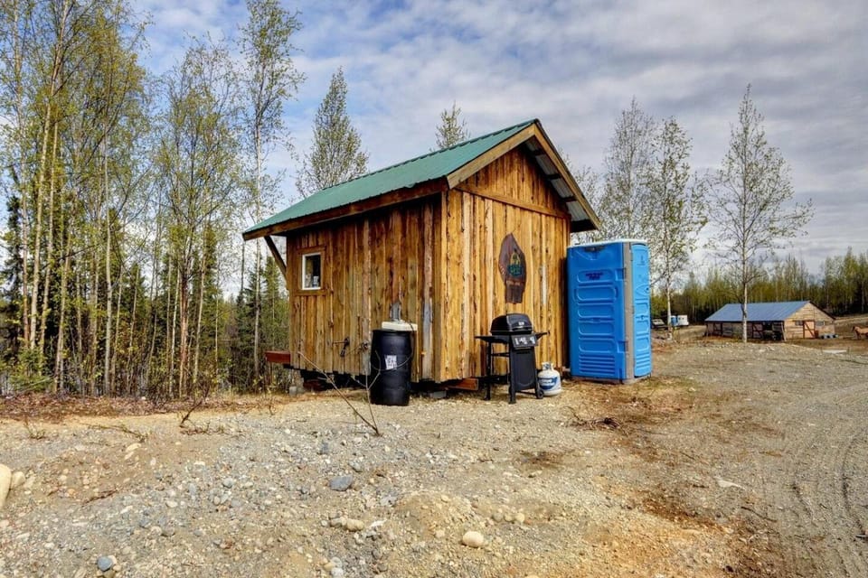 Relaxing Rustic Cabin Retreat, Dry Cabin Experience And Year Round Fishing Fun in Houston, Alaska Cabin in Big Lake