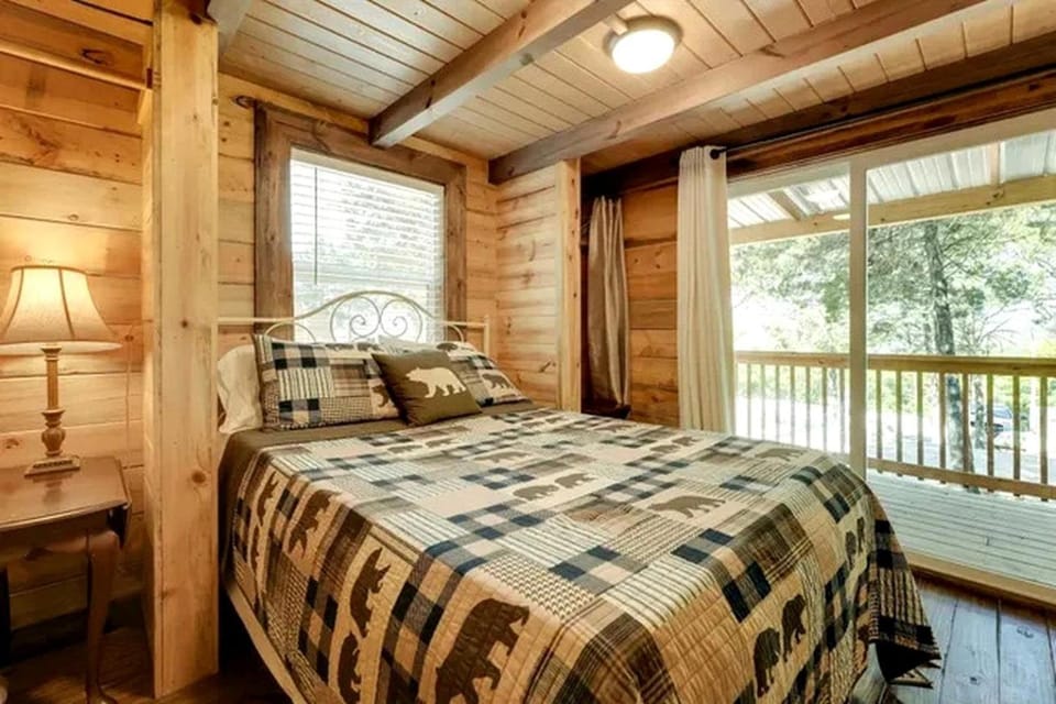 Chic Cabin Stay with Loft, Pool Access & Outdoor Fire Pit in Branson, Missouri Cabin in Indian Point
