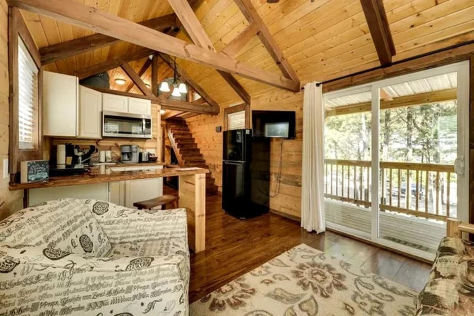 Chic Cabin Stay with Loft, Pool Access & Outdoor Fire Pit in Branson, Missouri Cabin in Indian Point