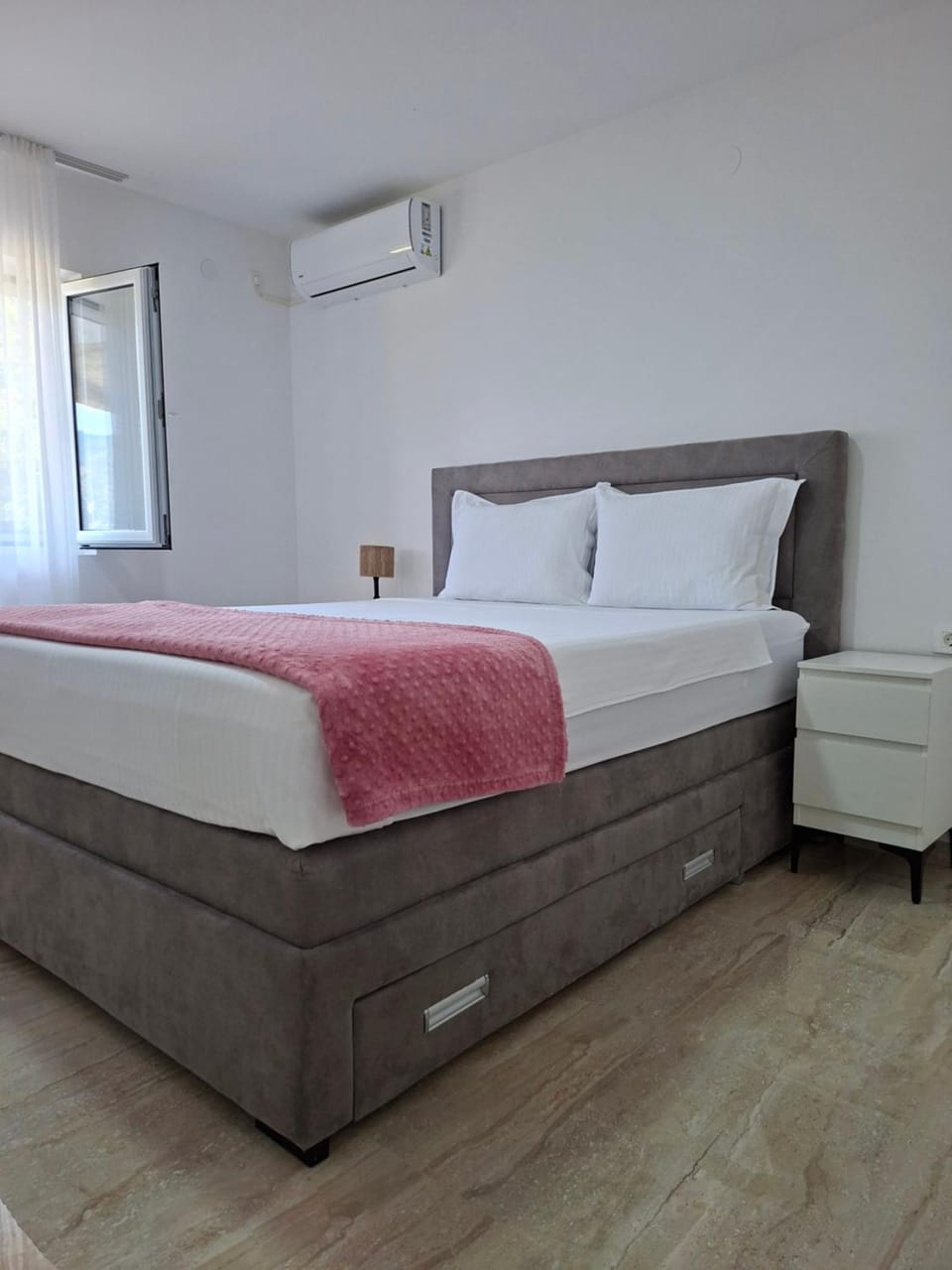 Lana Apartment in Dobrota