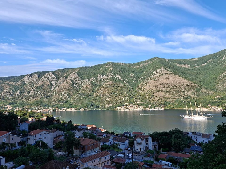 Lana Apartment in Dobrota