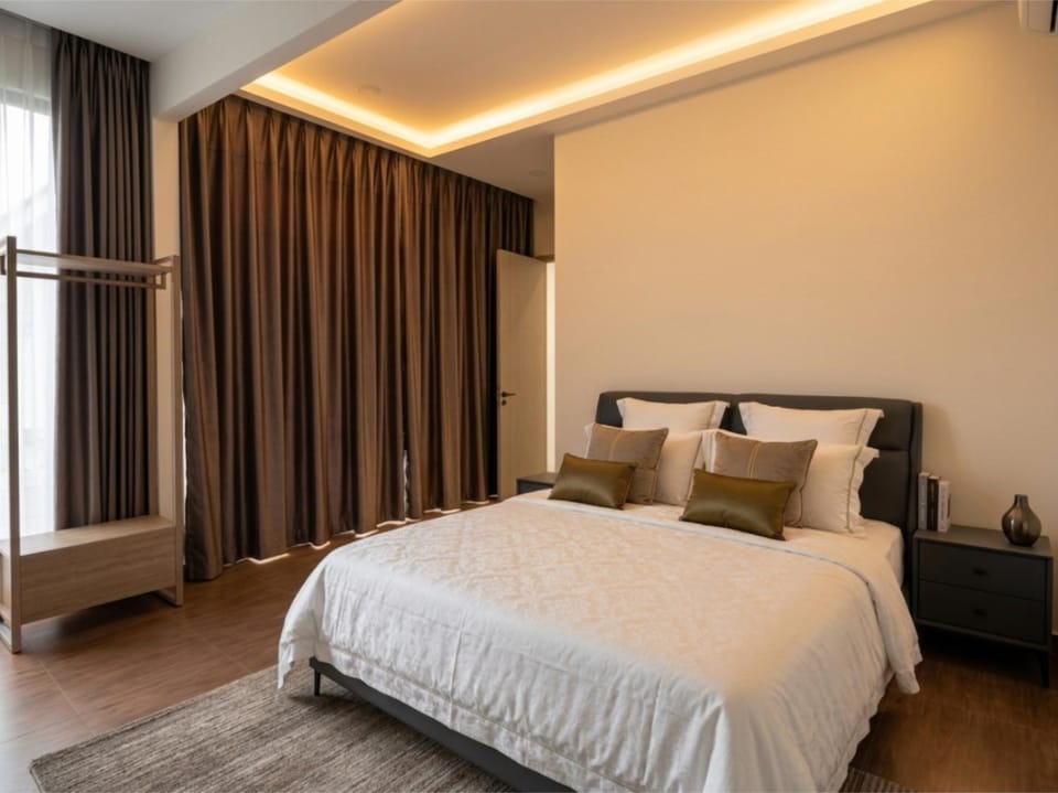 Villa Amarin - Huge 7 BR private pool house in pattaya central next to walking street Villa in Pattaya City