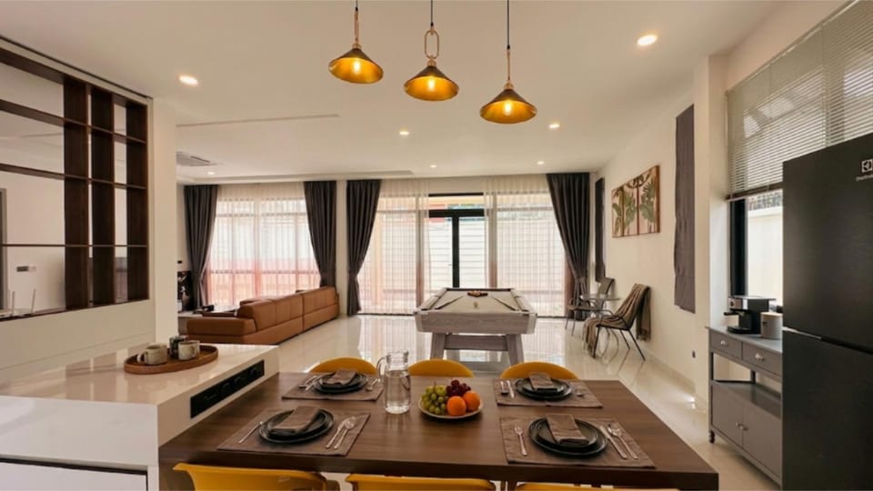 Villa Amarin - Huge 7 BR private pool house in pattaya central next to walking street Villa in Pattaya City