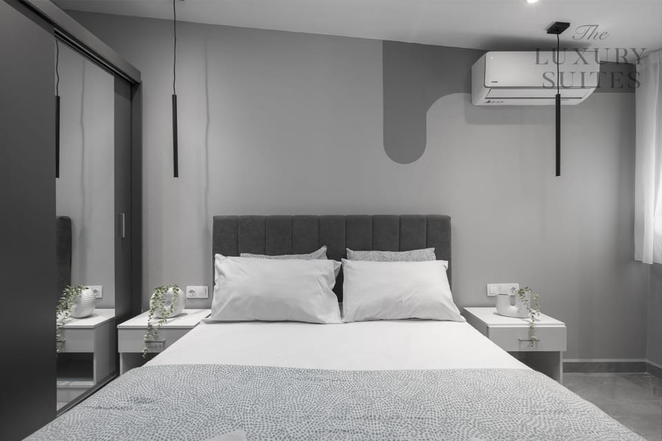 Bed, Photo of the whole room, Bedroom, air conditioner