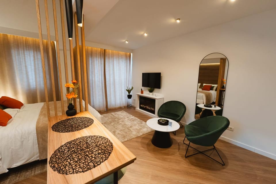 Communal lounge/ TV room, Bed, TV and multimedia, Living room, Photo of the whole room, Seating area, Bedroom