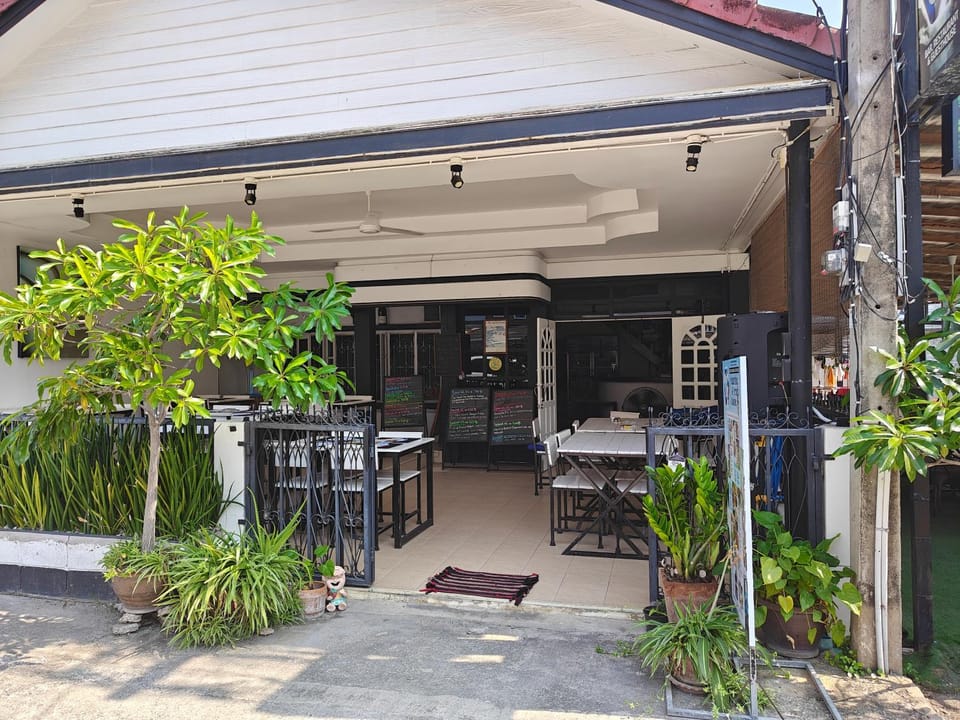 QG restaurant and guesthouse Bed and Breakfast in Hua Hin District