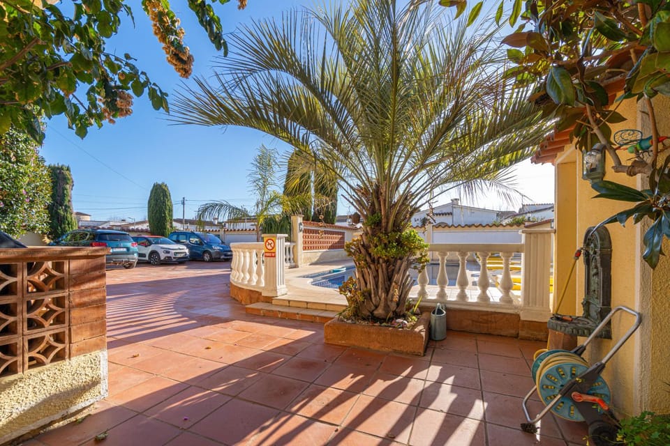 RESIDENCIA ALBERES -Apartamento completo con piscina, barbacoa, parking- B Apartment in Alt Empordà