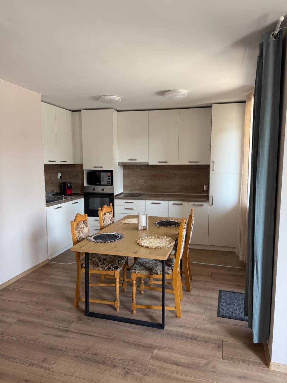 Kitchen or kitchenette, Dining area, stove