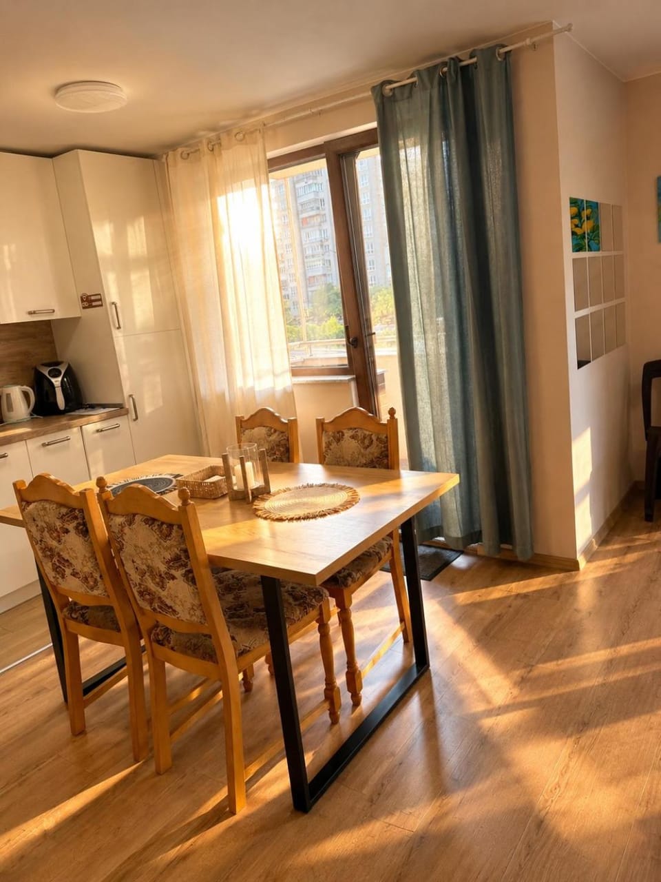 Kitchen or kitchenette, Dining area, stove