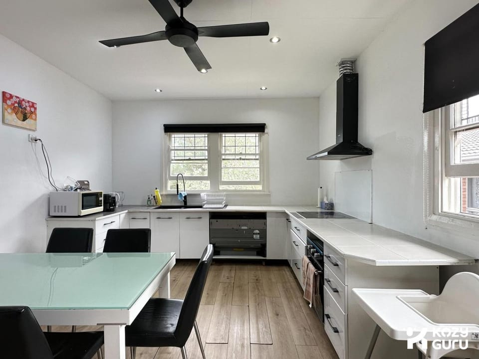 KozyGuru | Wyong | Cottage Close to Everything House in Central Coast