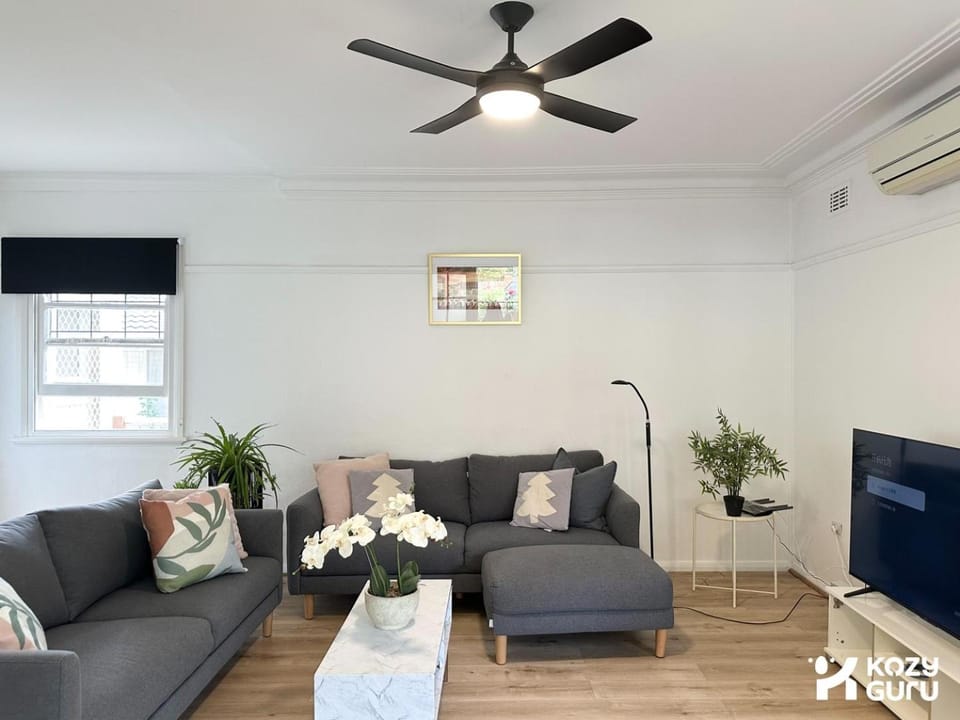KozyGuru | Wyong | Cottage Close to Everything House in Central Coast