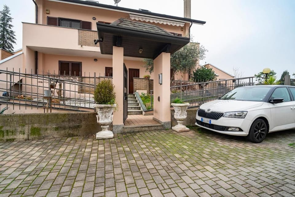 Spacious Accommodation in Lainate - 2 Large Bedrooms for 4 Apartment in Lainate