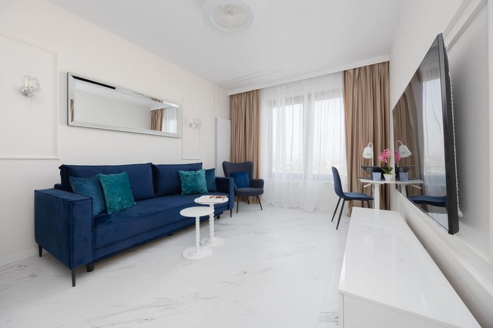 TV and multimedia, Living room, Photo of the whole room, Seating area, Evening entertainment