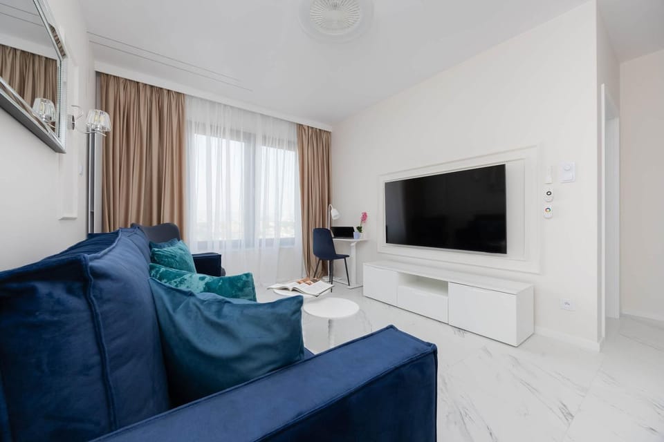TV and multimedia, Living room, Evening entertainment