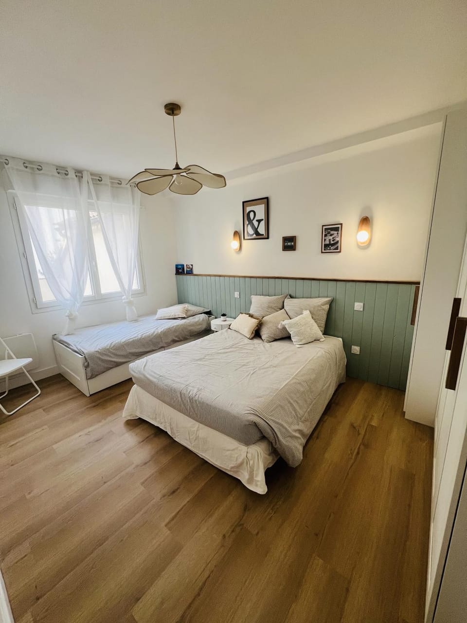 Bed, Photo of the whole room, Bedroom