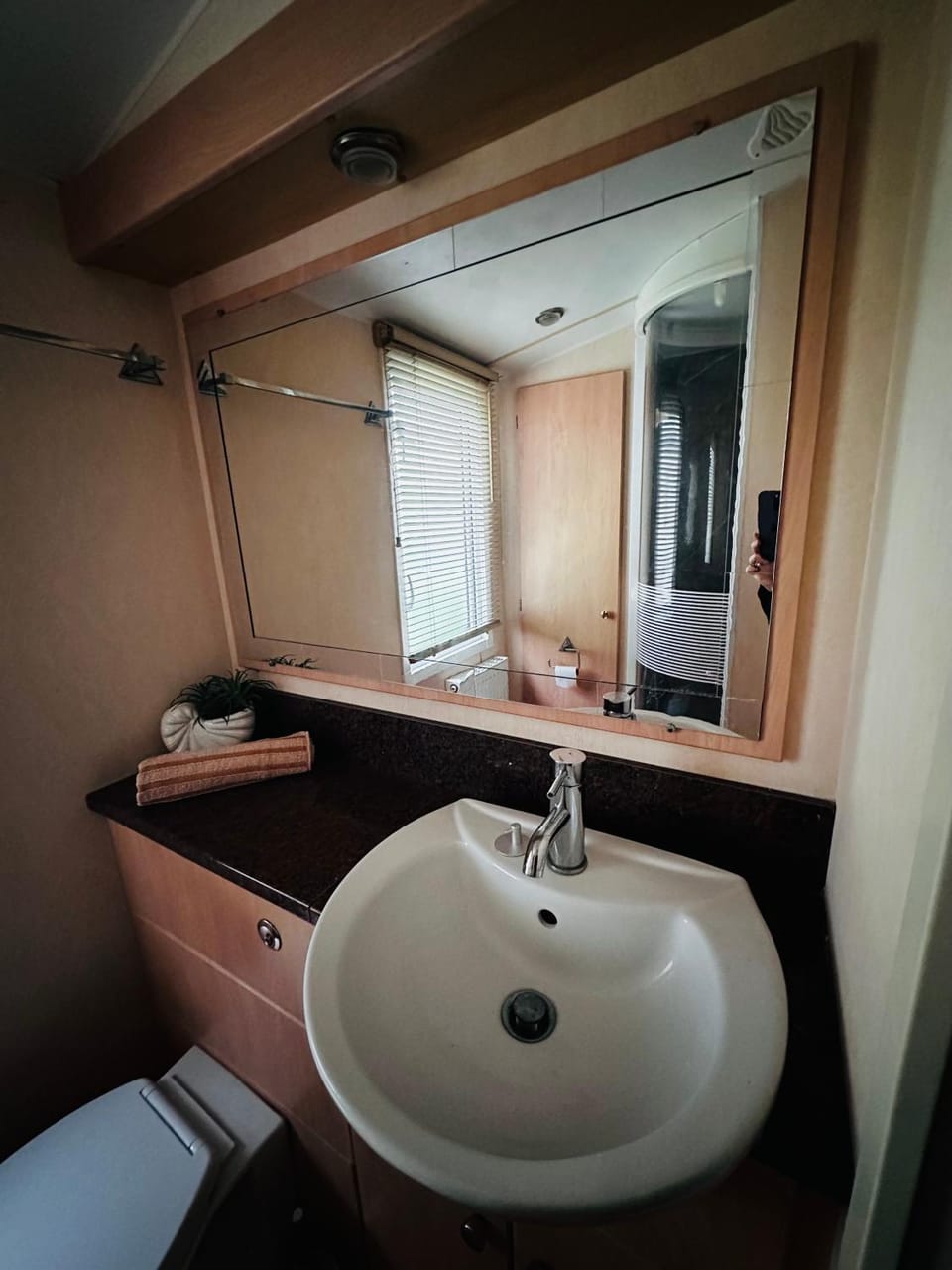 Shower, Toilet