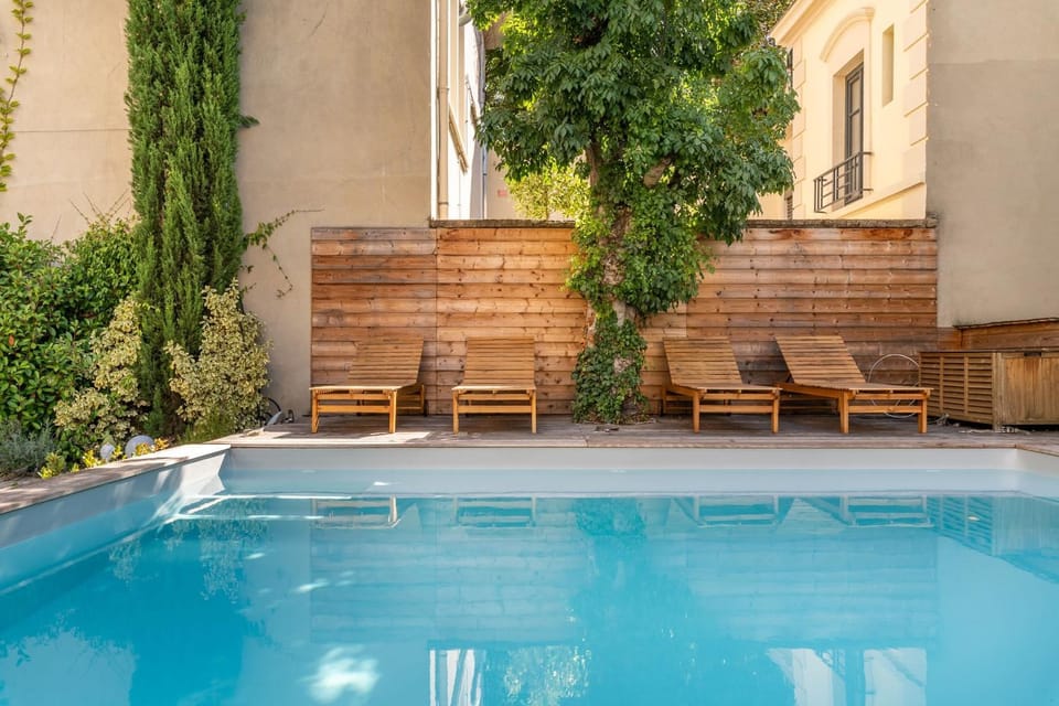 Discovery - a villa with a swimming pool that reveals all its charm House in Lyon