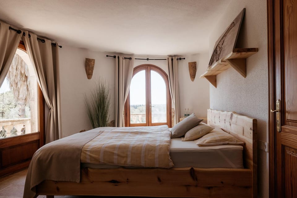 Bed, Photo of the whole room, Bedroom