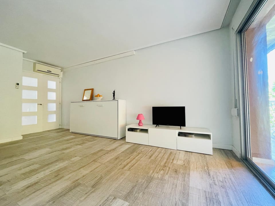 Communal lounge/ TV room, Dining area