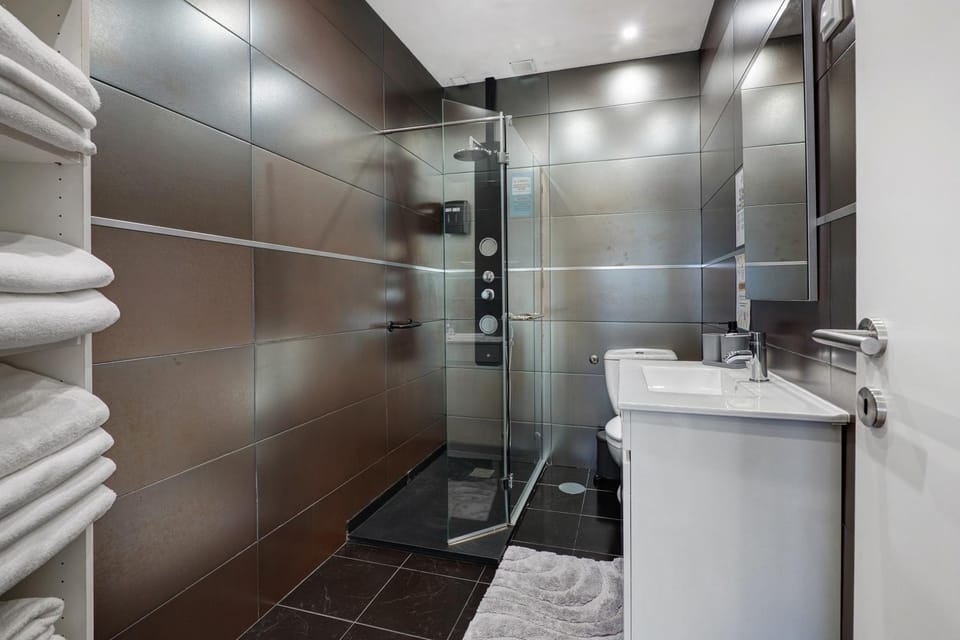 Bathroom, Living room