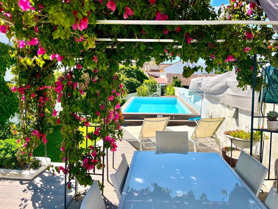 Garden, Dining area, Swimming pool, sunbed