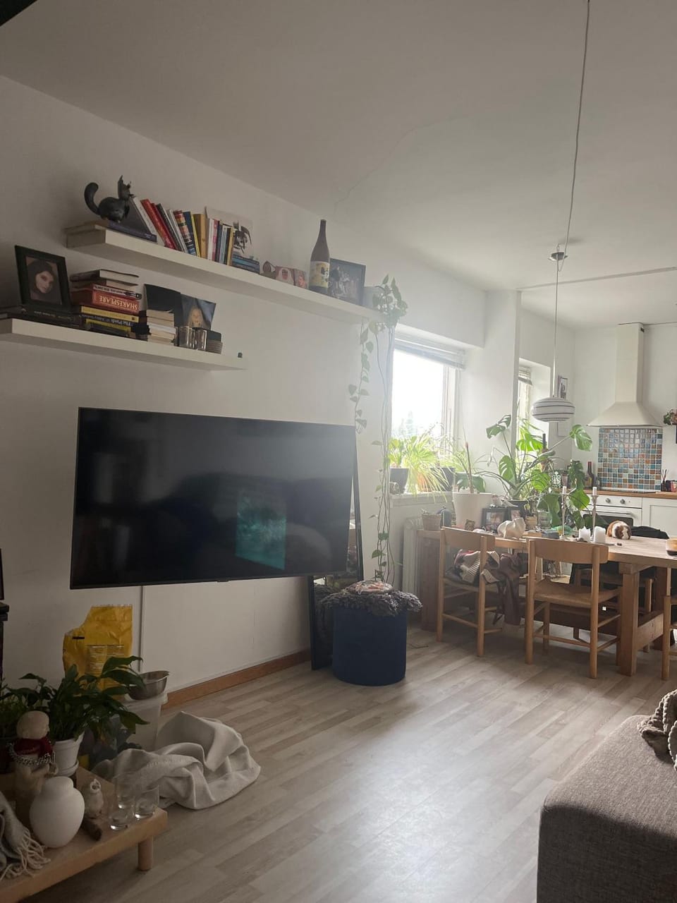 Living room, Dining area