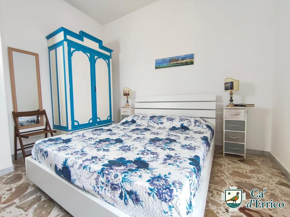 Bed, Bedroom, locker, wardrobe, air conditioner