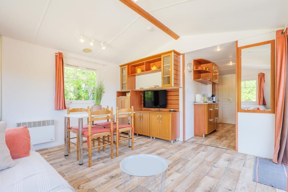Mobil'Home avec piscine privée Campground/ 
RV Resort in Provence