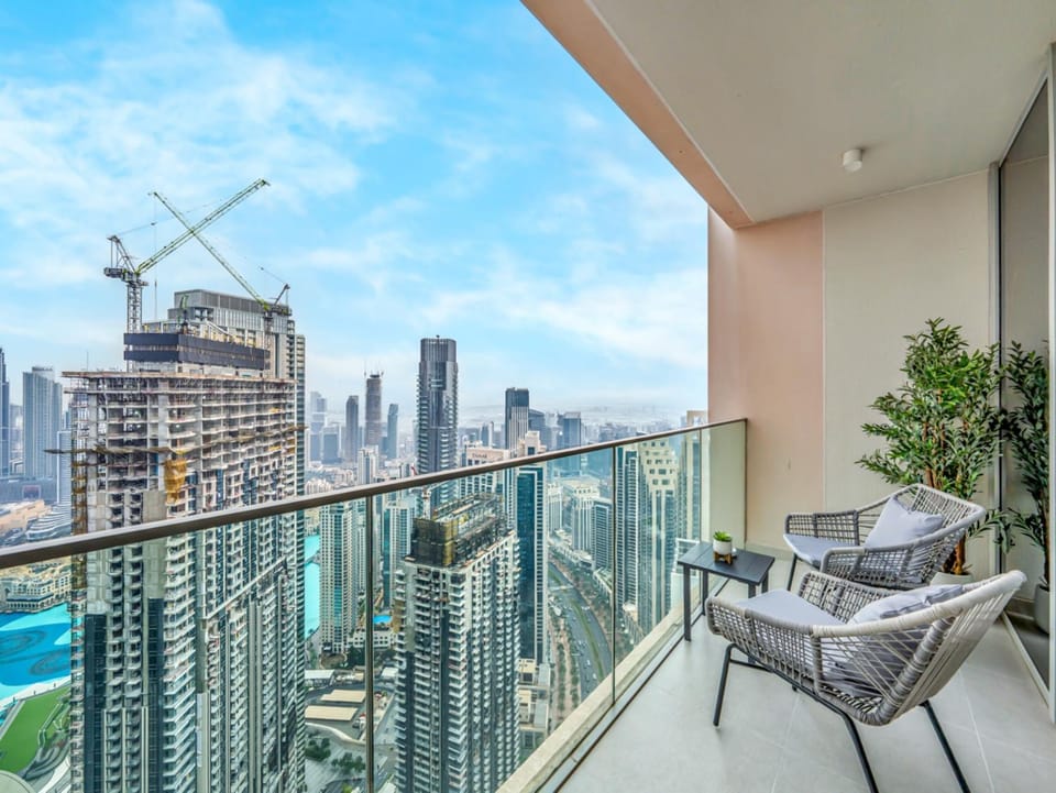 Property building, View (from property/room), Balcony/Terrace, Seating area, City view