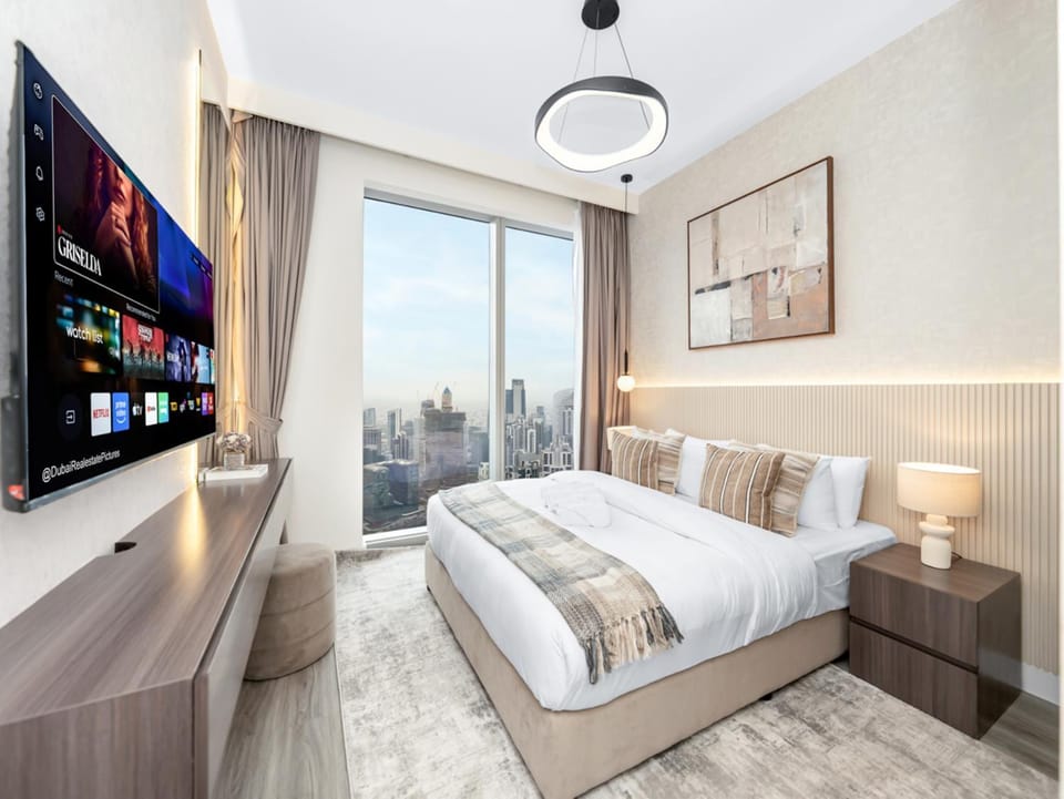 Bed, TV and multimedia, Bedroom