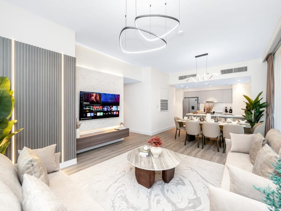 TV and multimedia, Kitchen or kitchenette, Living room, Seating area, Dining area