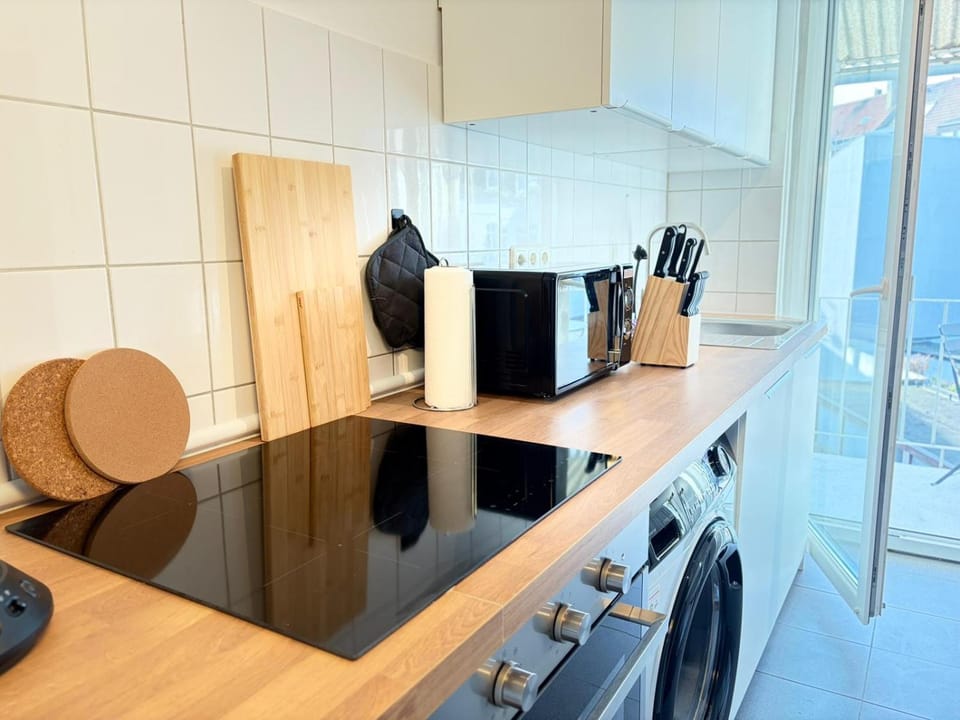 Coffee/tea facilities, Kitchen or kitchenette, microwave