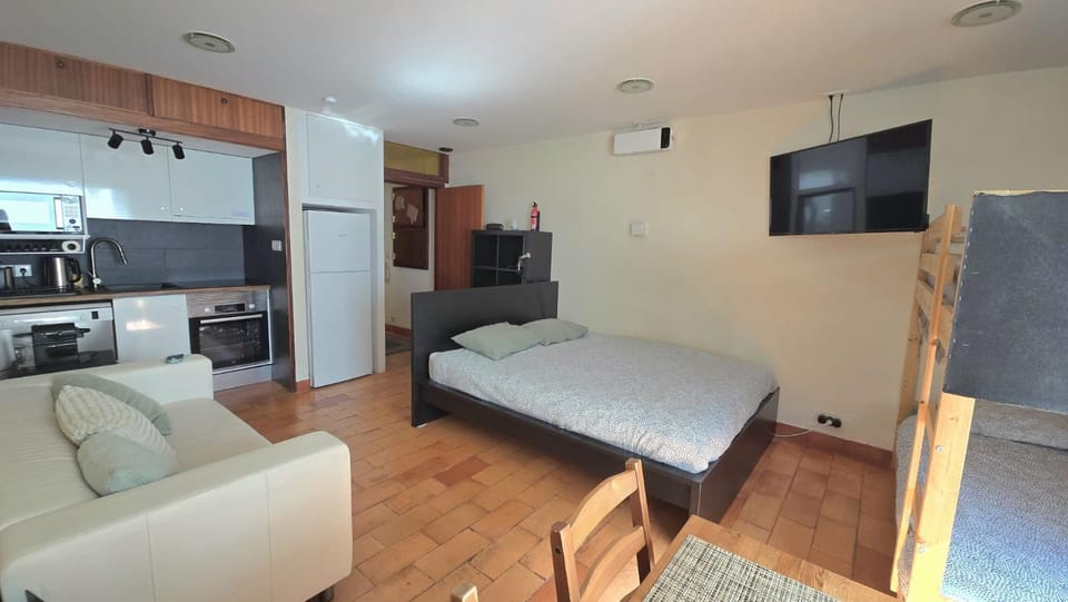 Kitchen or kitchenette, Living room