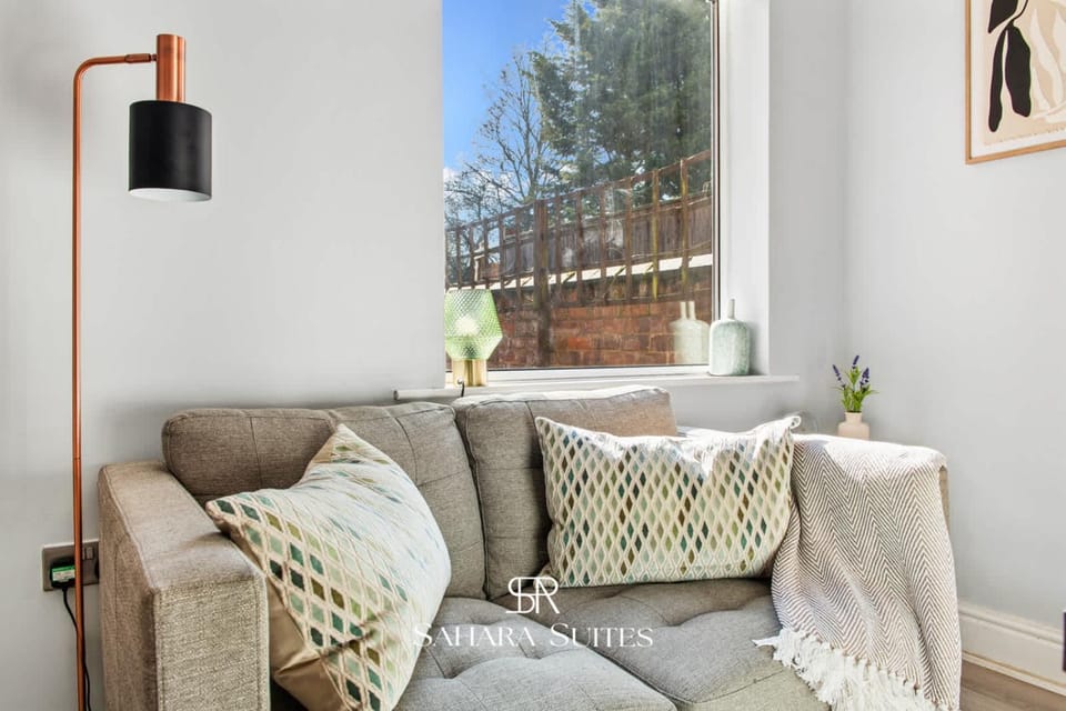 Day, Living room, Seating area