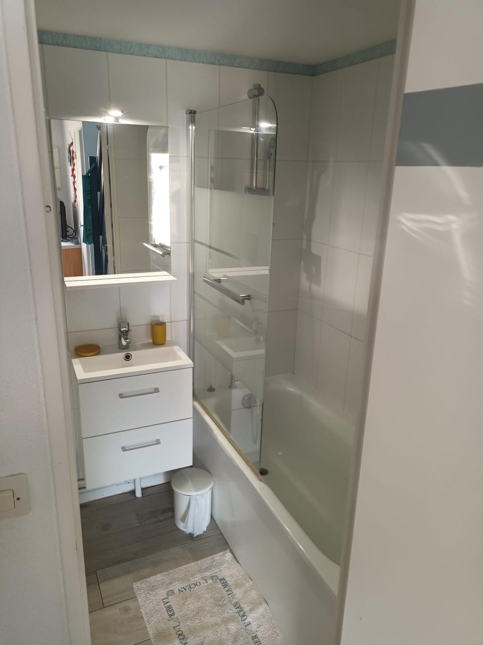 Bathroom, Bath, hair dryier