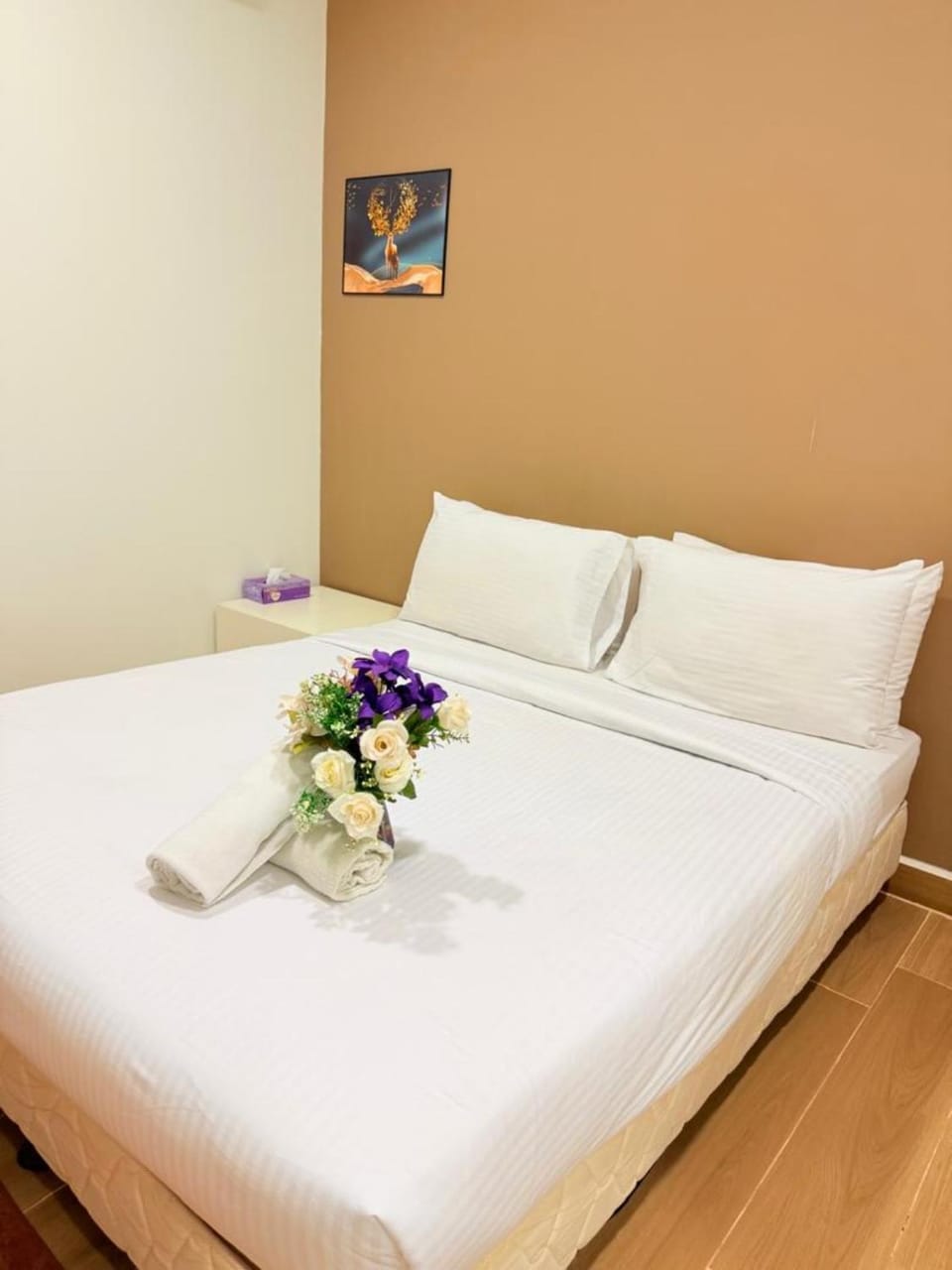 Photo of the whole room, Bedroom, towels