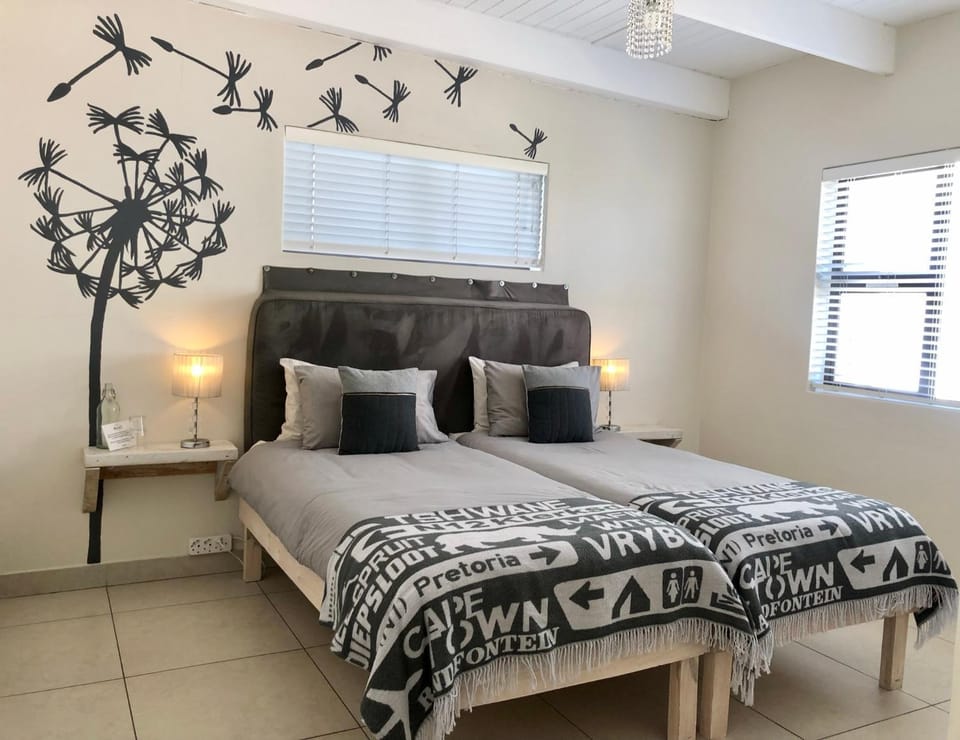 Toilet, Bed, Bathroom, Bedroom, City view, Mountain view, Sea view, towels