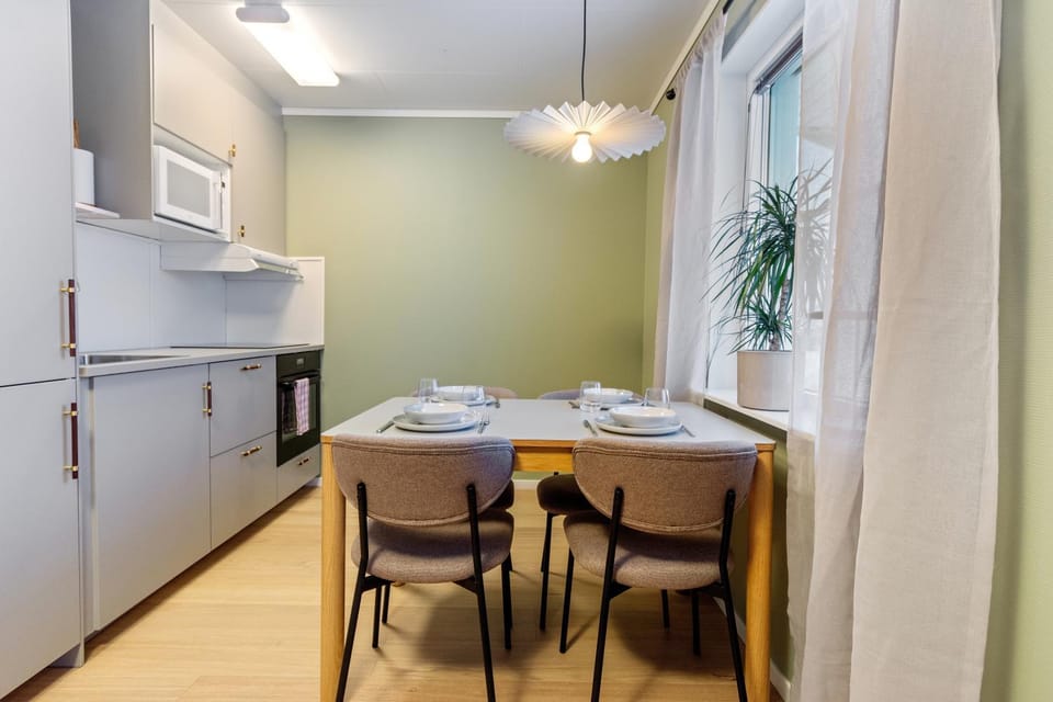 Kitchen or kitchenette, Dining area, oven, stove